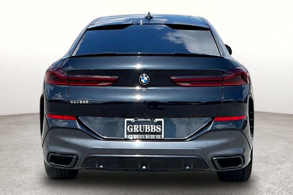 2022 BMW X6 — detail view